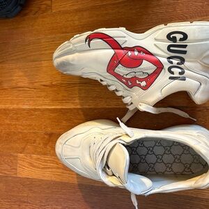 One to one Gucci Cream Sneakers with Red Lip Graphic